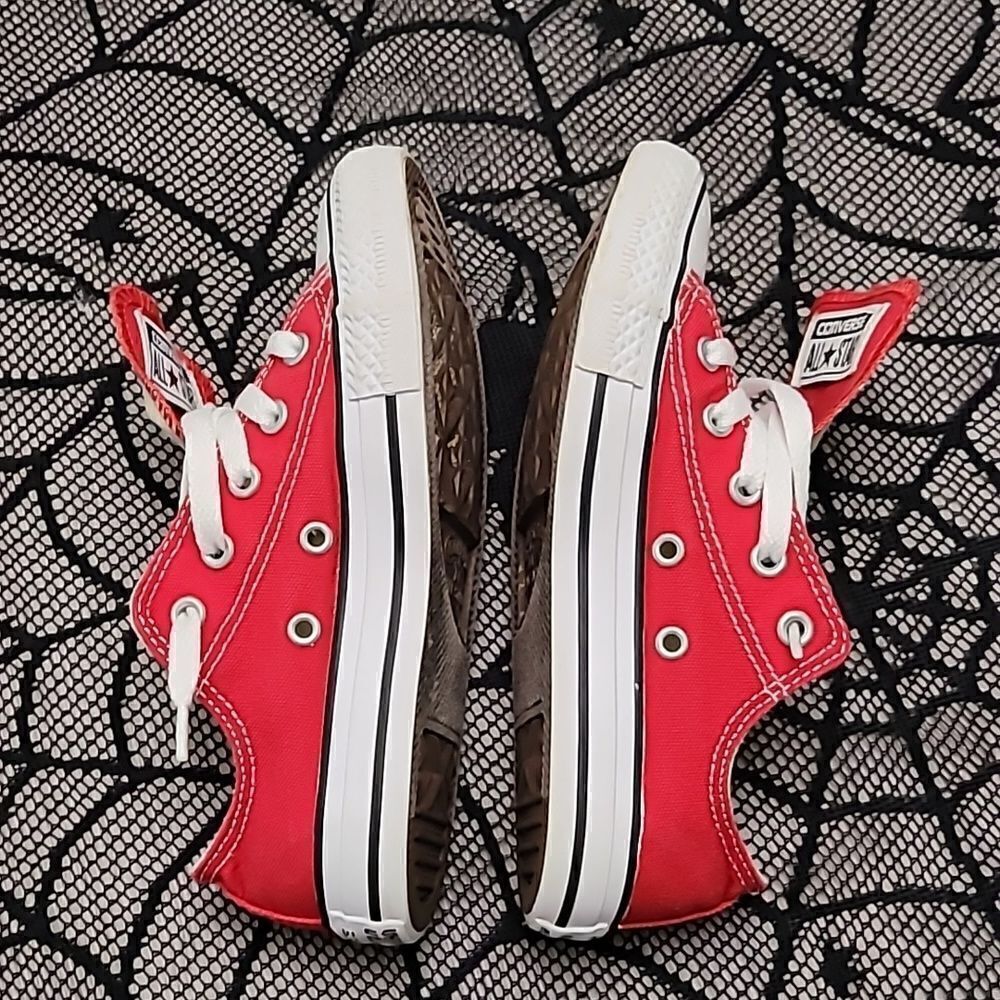 Red Low Top Chuck Taylor's All Star Youth Size 1 - Picture 5 of 10